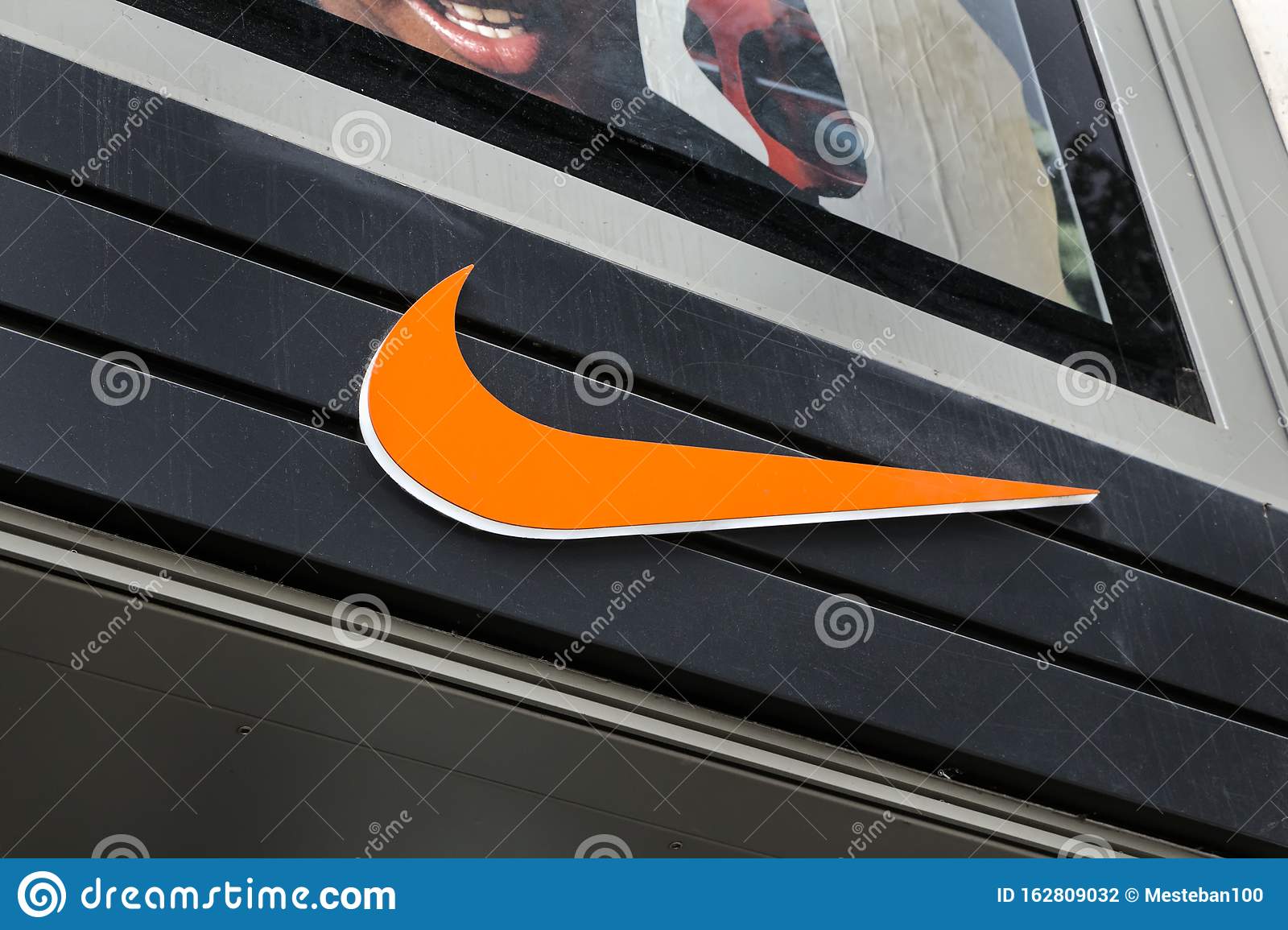 Detail Image Of Nike Swoosh Nomer 41