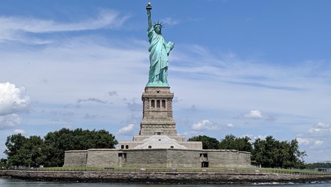 Detail Image Of The Statue Of Liberty Nomer 9