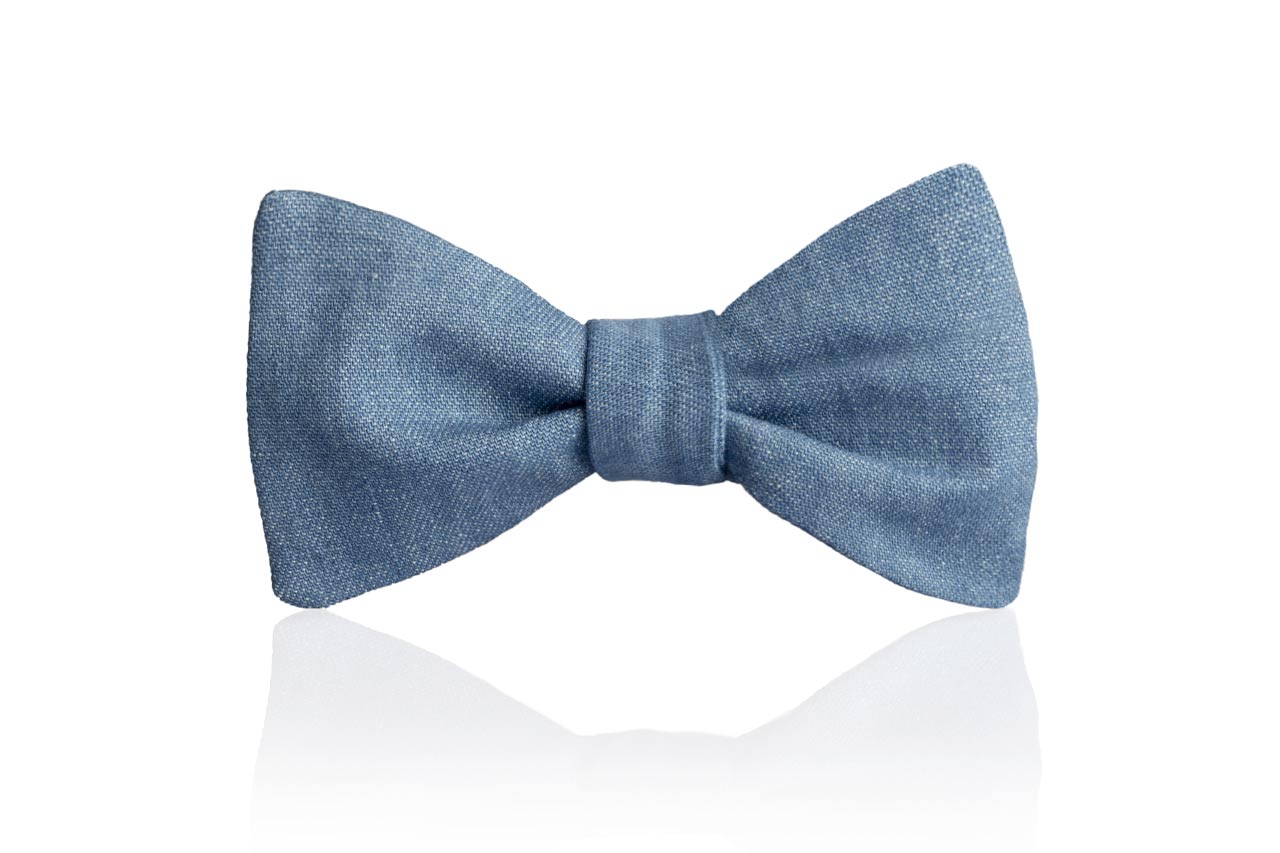 Detail Blauer Anzug Mit Fliege Nomer 22