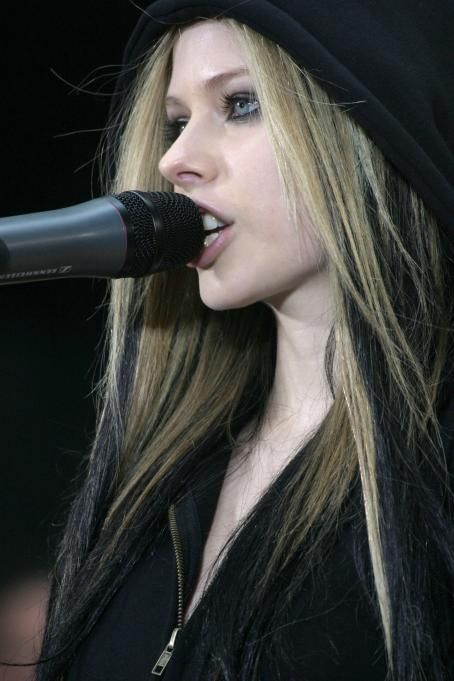 Detail Imagenes De Avril Lavigne Nomer 7