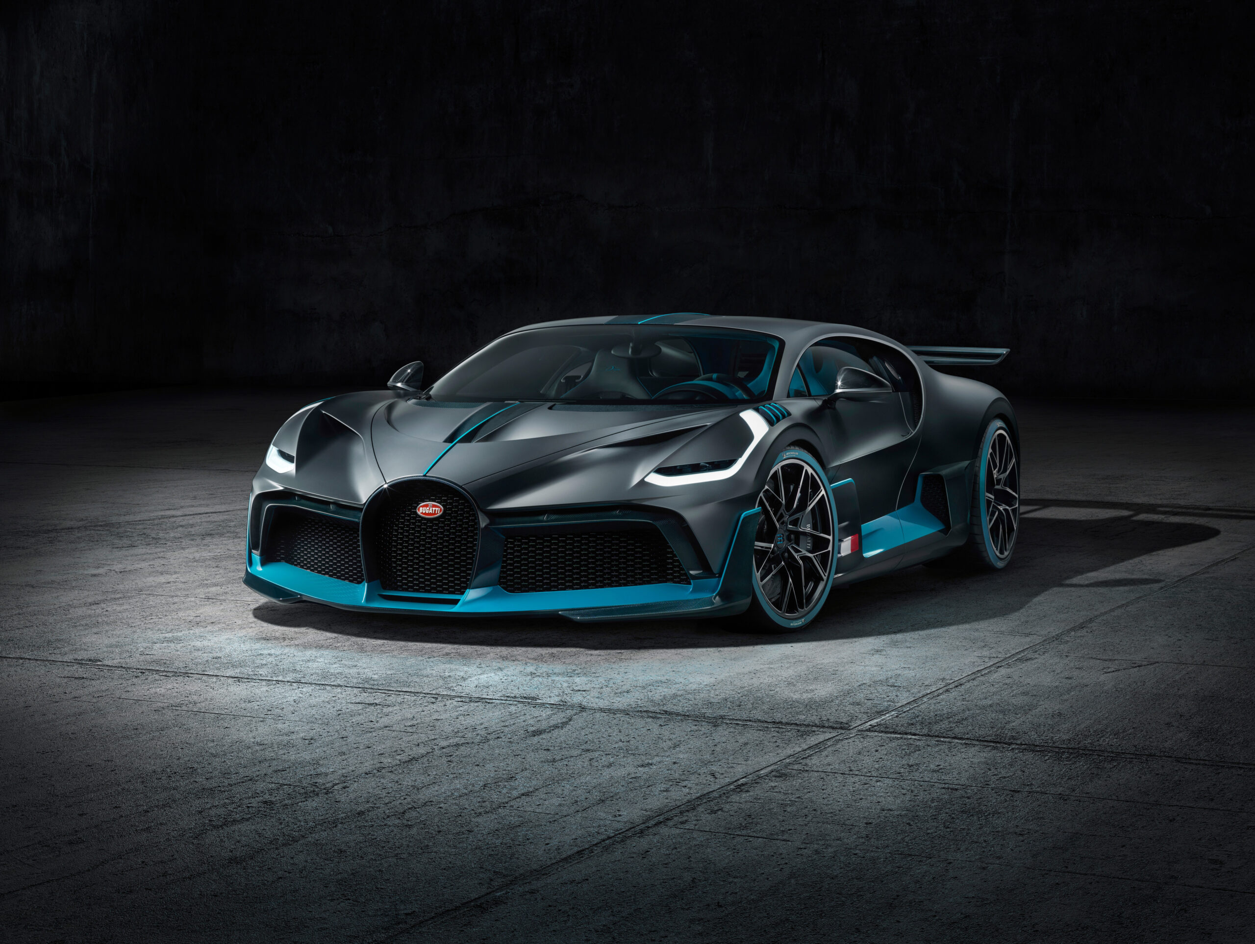 Detail Images Of A Bugatti Car Nomer 3