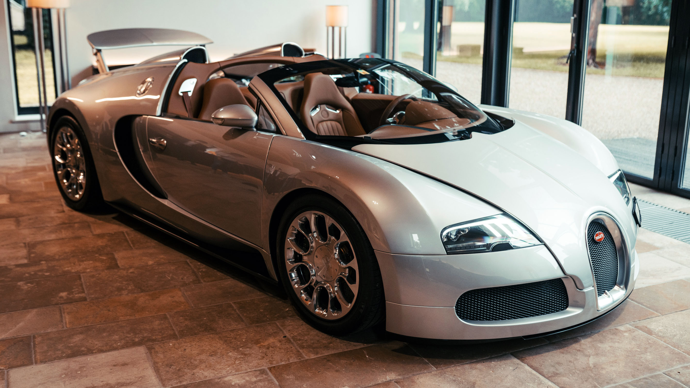 Detail Images Of A Bugatti Car Nomer 7