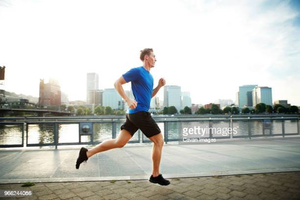 Detail Images Of A Person Running Nomer 39