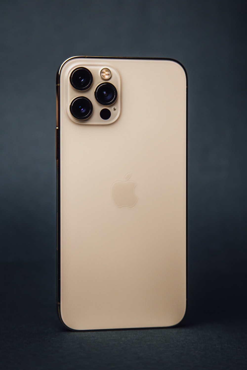 Detail Images Of An Iphone 12 Nomer 33