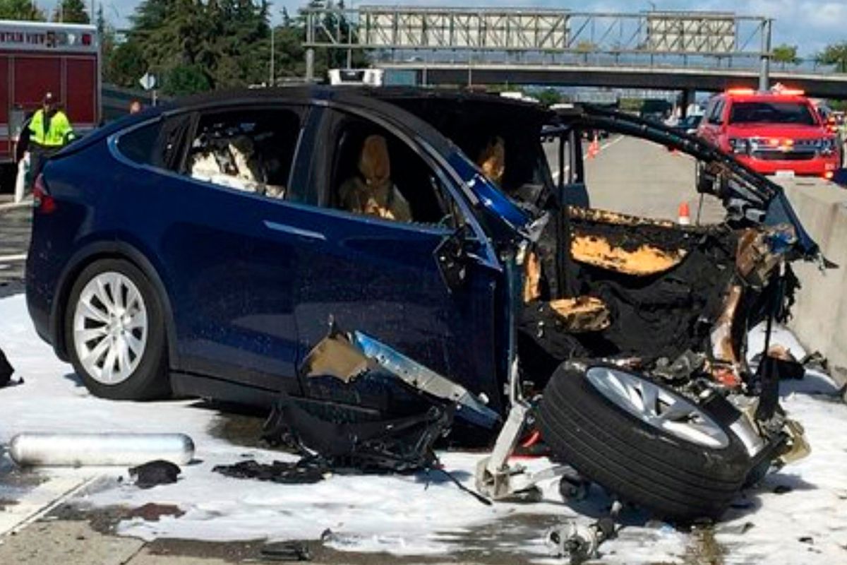 Detail Images Of Car Crashes Nomer 51