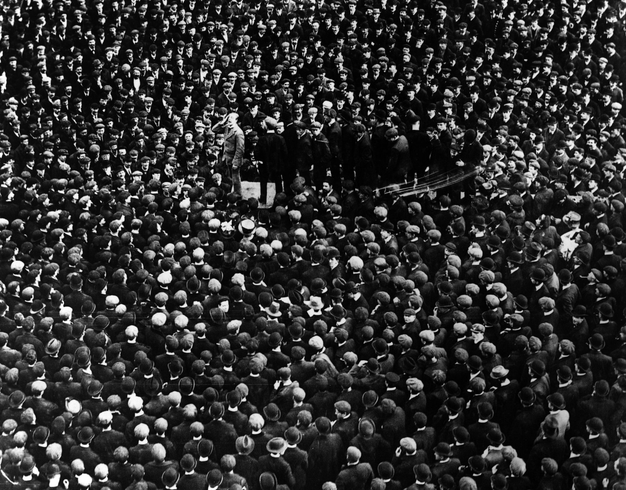 Detail Images Of Crowds Of People Nomer 10