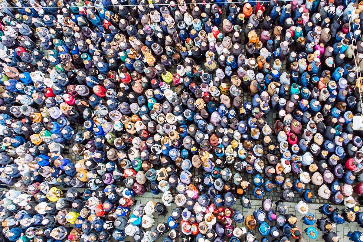 Detail Images Of Crowds Of People Nomer 18