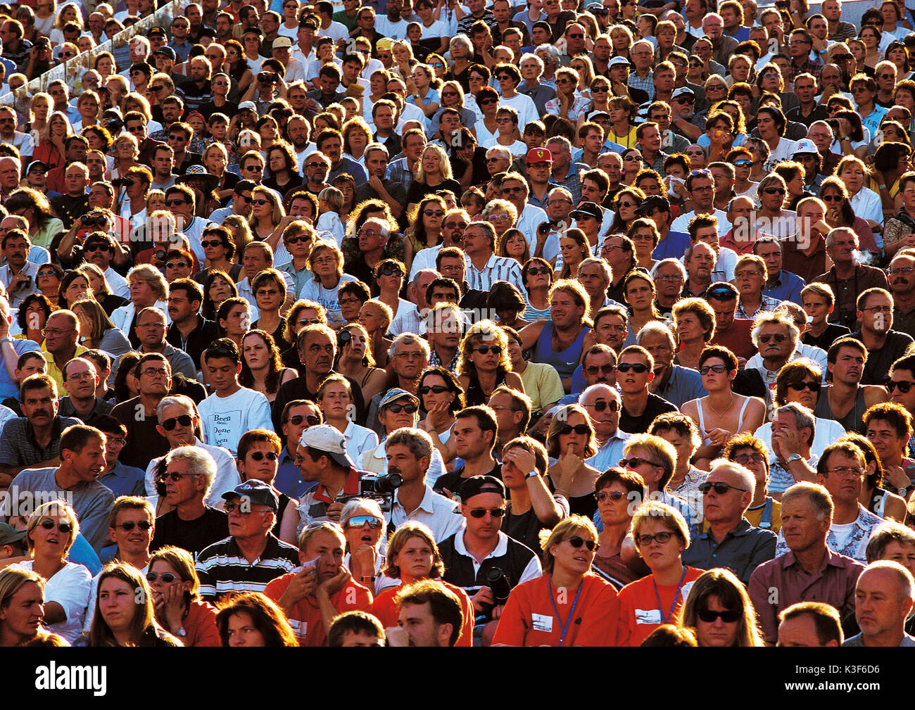 Detail Images Of Crowds Of People Nomer 26