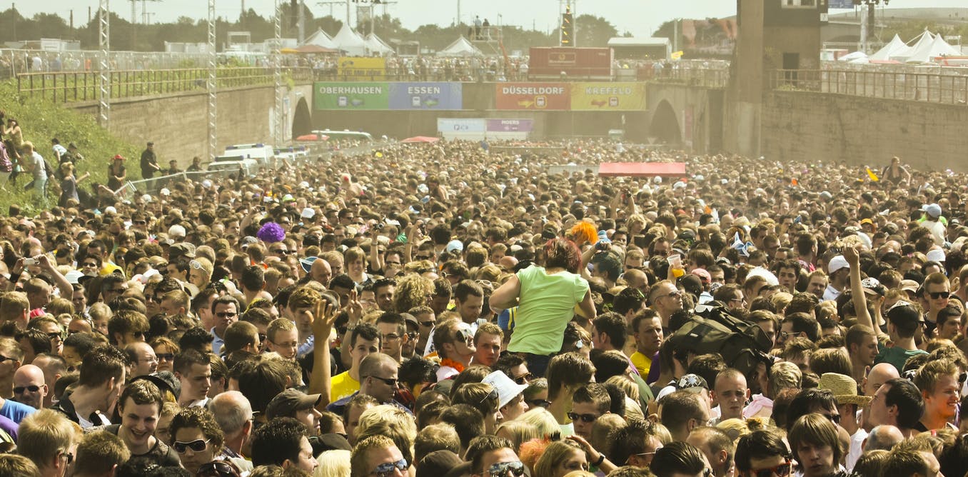 Detail Images Of Crowds Of People Nomer 47