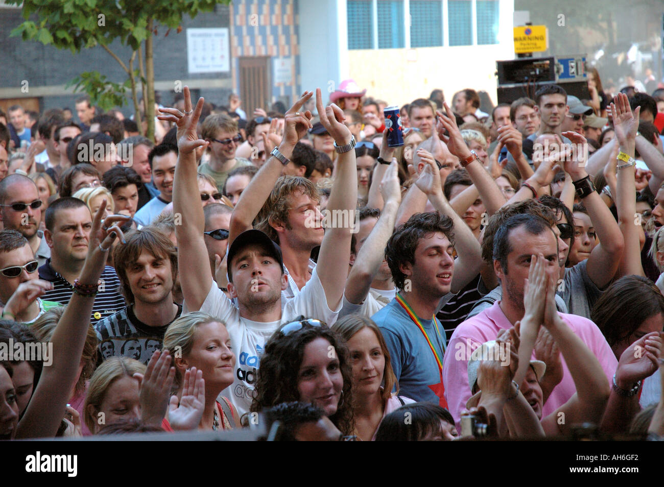 Detail Images Of Crowds Of People Nomer 50