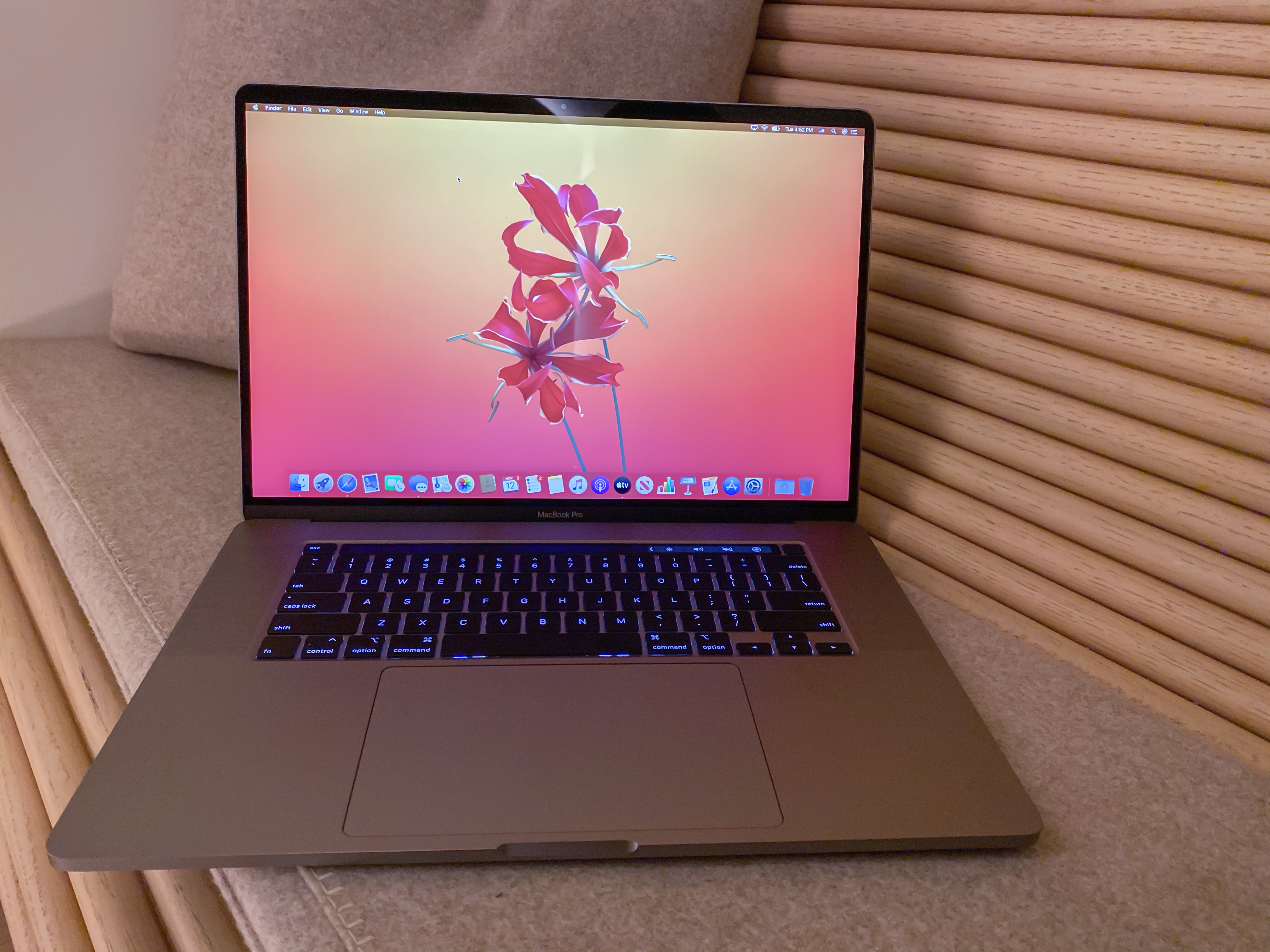 Detail Images Of Macbook Pro Nomer 2