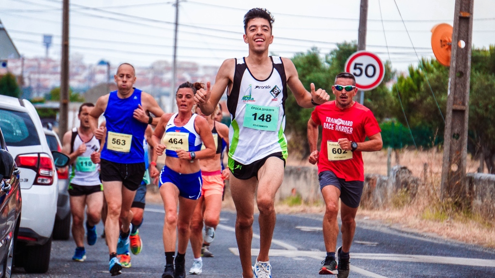 Detail Images Of People Running Nomer 29