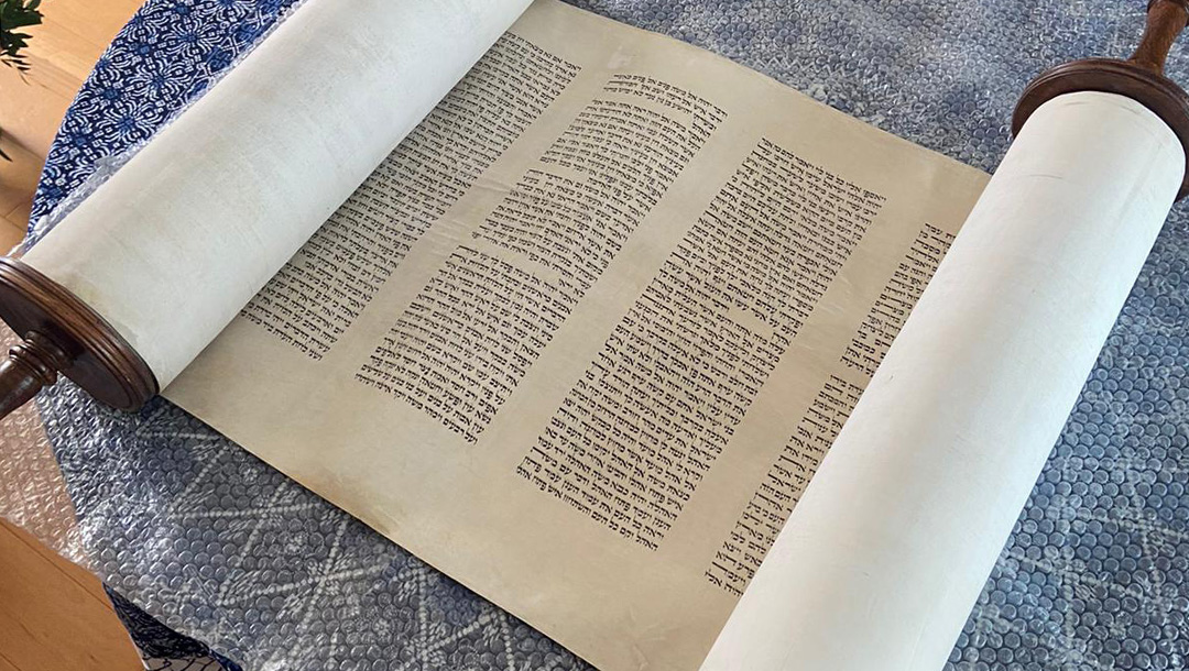 Detail Images Of The Torah Nomer 8