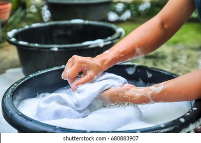 Detail Images Of Washing Clothes Nomer 50