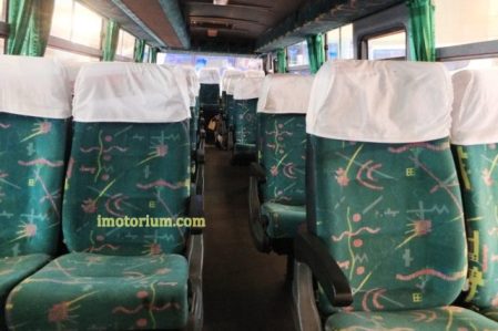 Detail Interior Bus Jadul Nomer 3