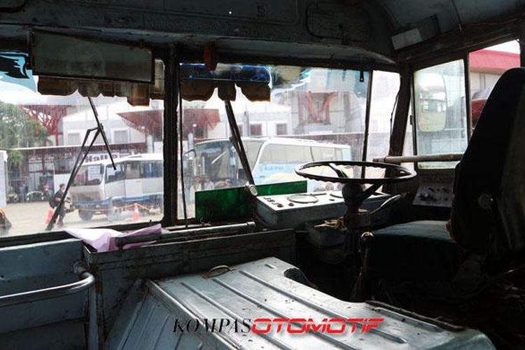 Detail Interior Bus Jadul Nomer 22