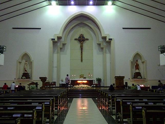 Detail Interior Gereja Katolik Nomer 19