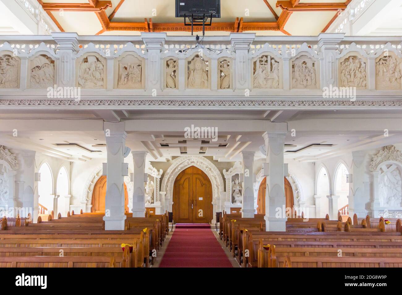 Detail Interior Gereja Katolik Nomer 7