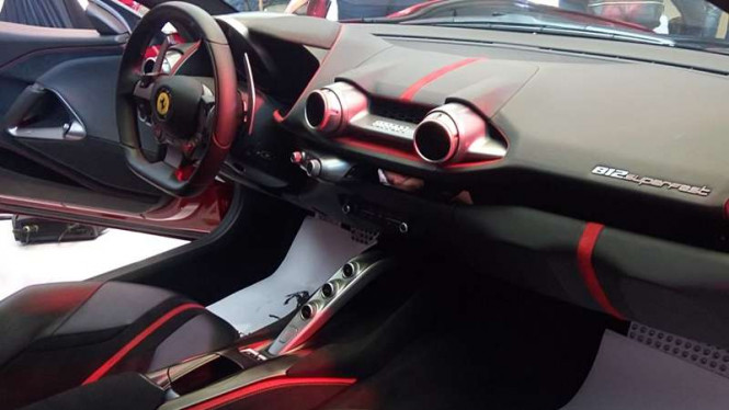 Detail Interior Mobil Ferrari Nomer 34