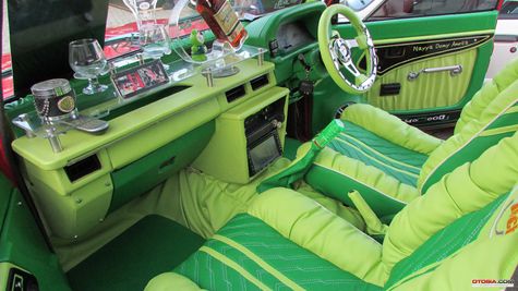 Detail Interior Mobil Sedan Nomer 26