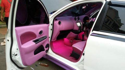 Detail Interior Mobil Sedan Nomer 34