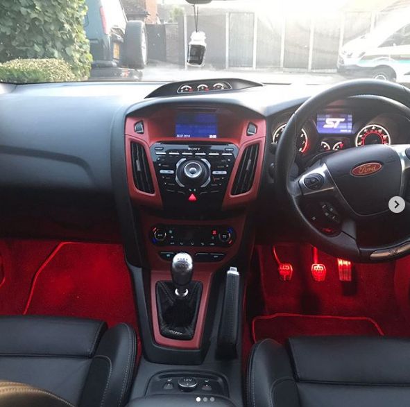 Detail Interior Mobil Sedan Nomer 8