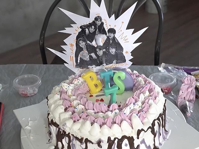 Detail Desain Kue Bts Nomer 9