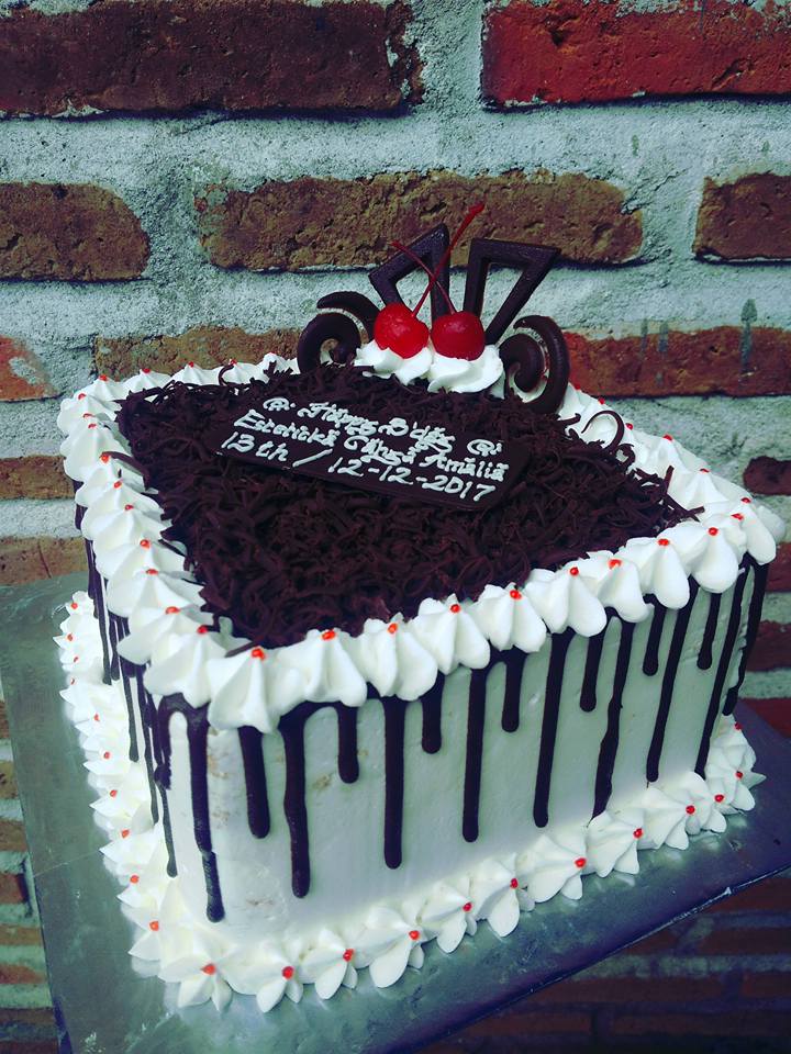 Detail Desain Kue Ulang Tahun Kotak Nomer 51