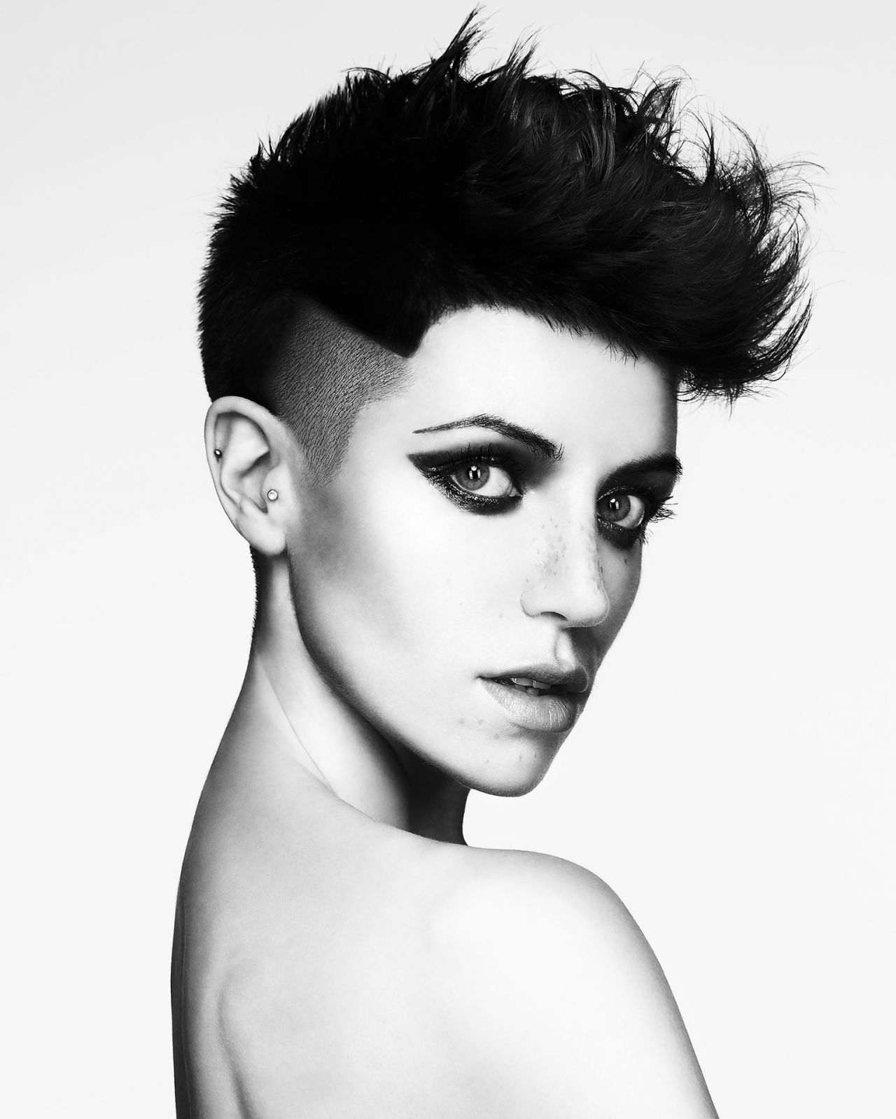 Detail Pixie Cut Braune Haare Nomer 3
