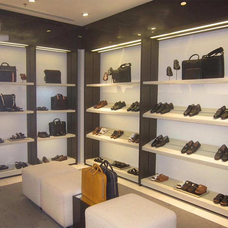 Detail Interior Toko Sepatu Nomer 7