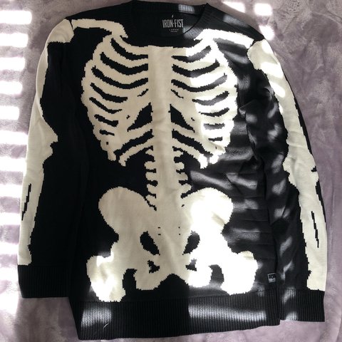 Detail Iron Fist Skull Sweater Nomer 17