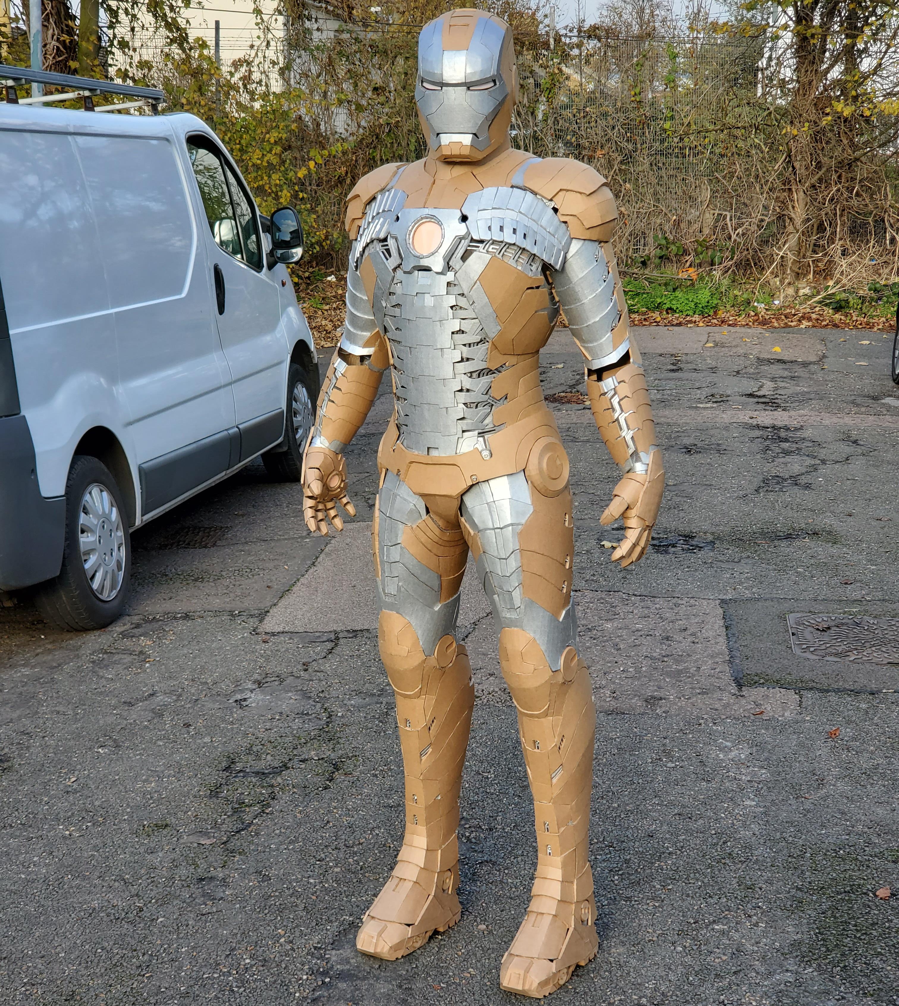 Detail Iron Man Suitcase Armor Real Nomer 17
