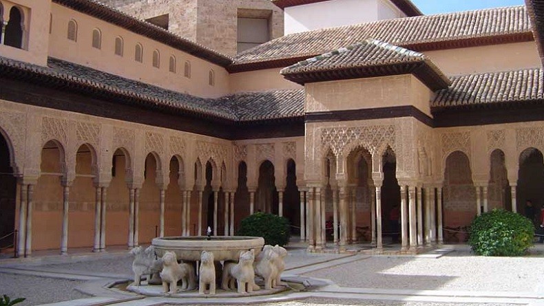 Detail Istana Al Hamra Nomer 42