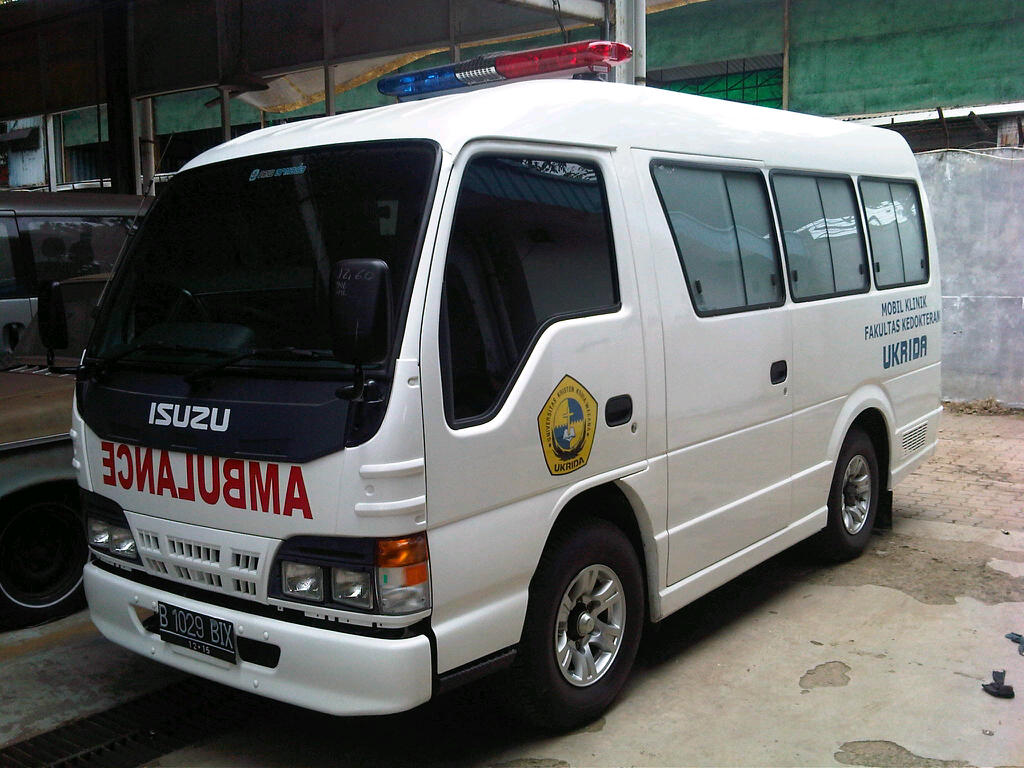 Detail Isuzu Elf Ambulance Nomer 22