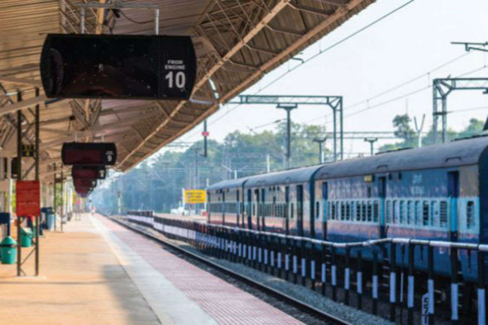 Detail Jaipur To Surat Train Nomer 22