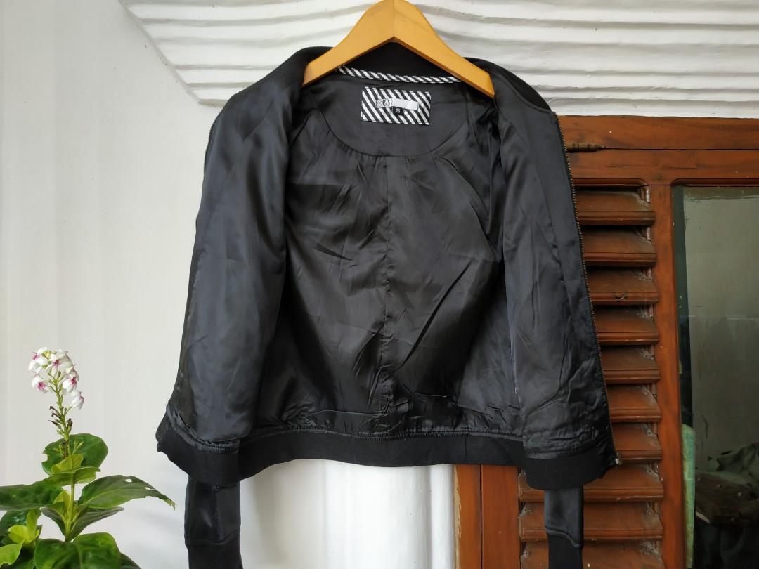 Detail Jaket Kulit Volcom Nomer 10