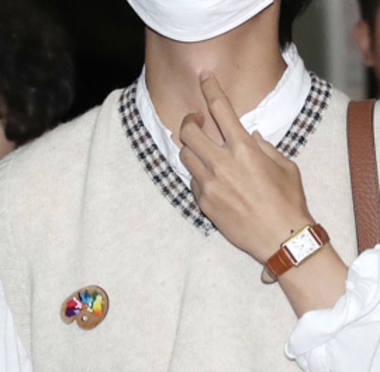 Detail Jam Tangan Kim Taehyung Nomer 41