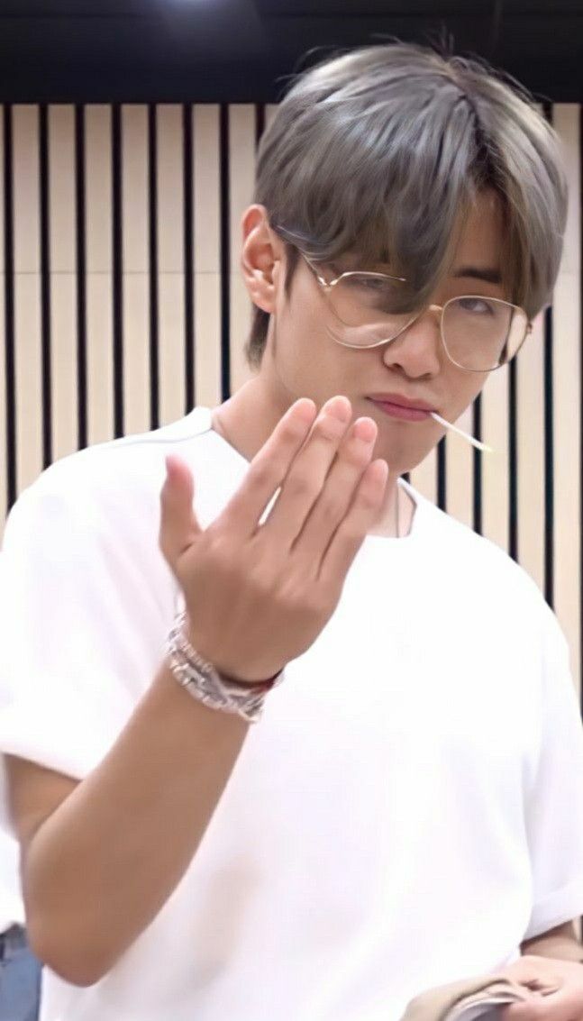 Detail Jam Tangan Kim Taehyung Nomer 42