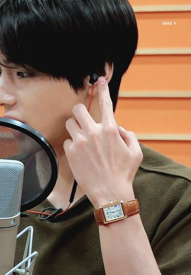 Detail Jam Tangan Kim Taehyung Nomer 9