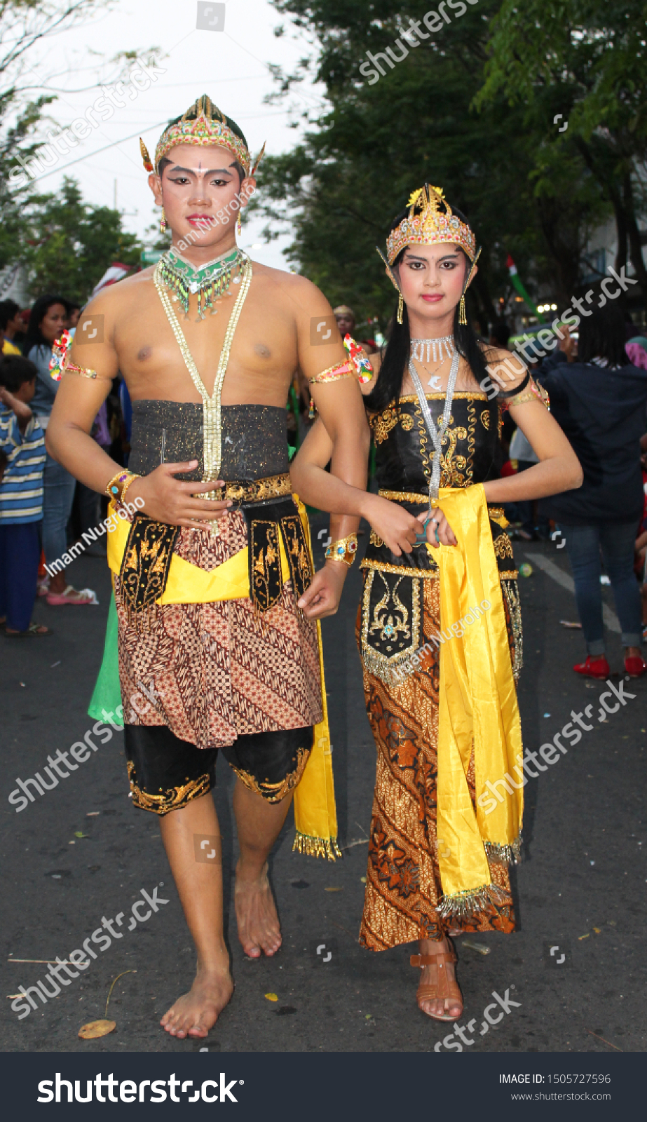 Javanese Traditional Clothes - KibrisPDR
