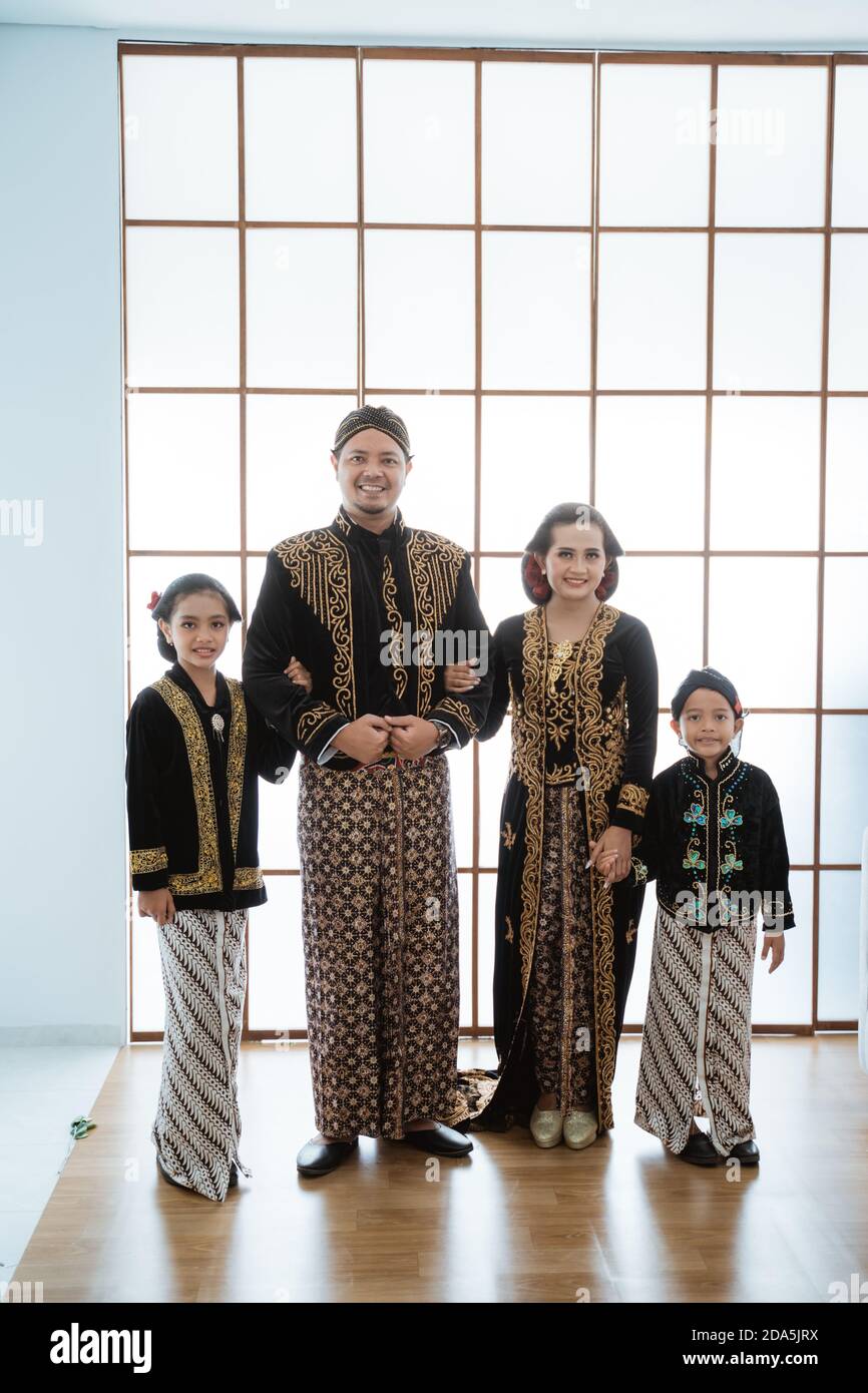 Detail Javanese Traditional Clothes Nomer 2