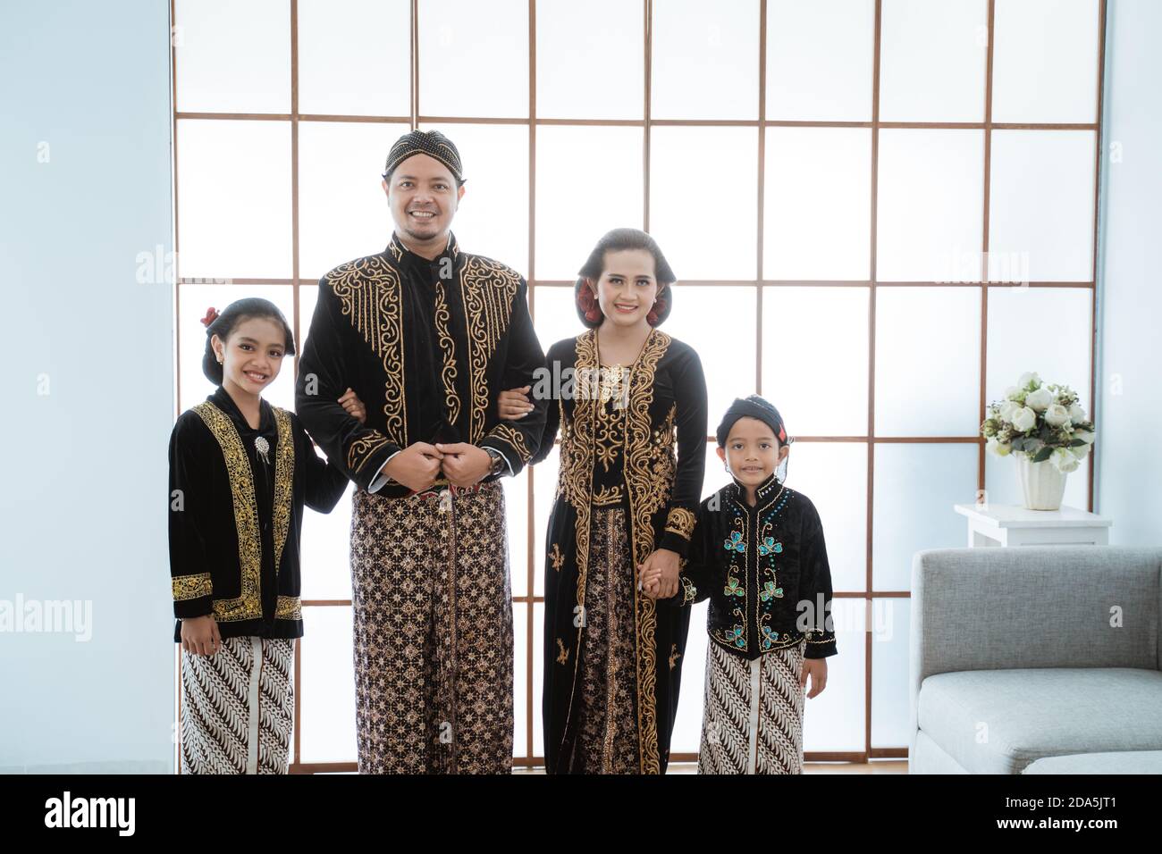 Detail Javanese Traditional Clothes Nomer 13