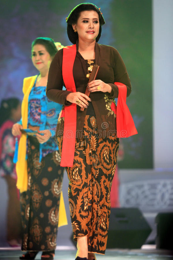 Detail Javanese Traditional Clothes Nomer 16