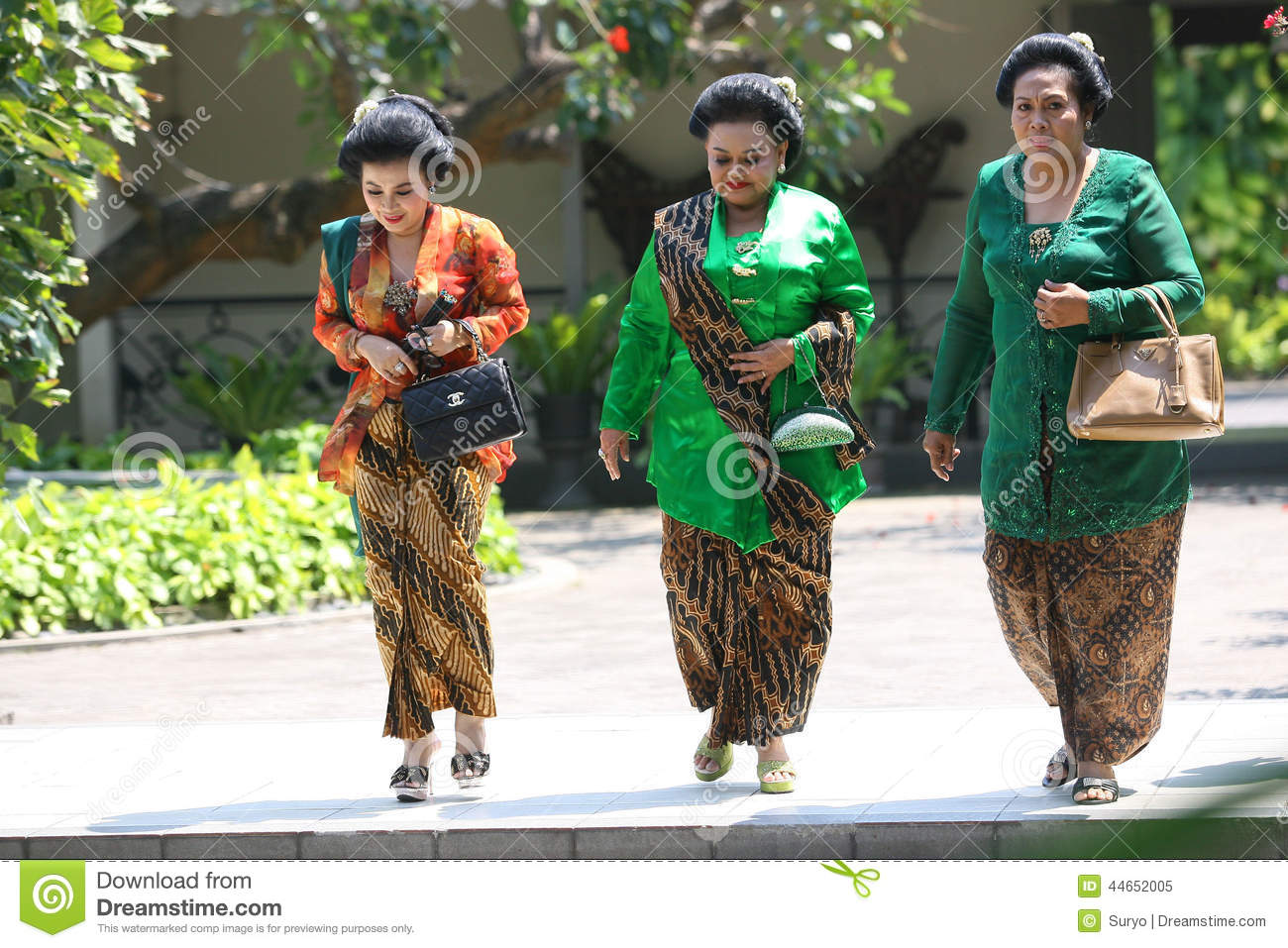 Detail Javanese Traditional Clothes Nomer 19