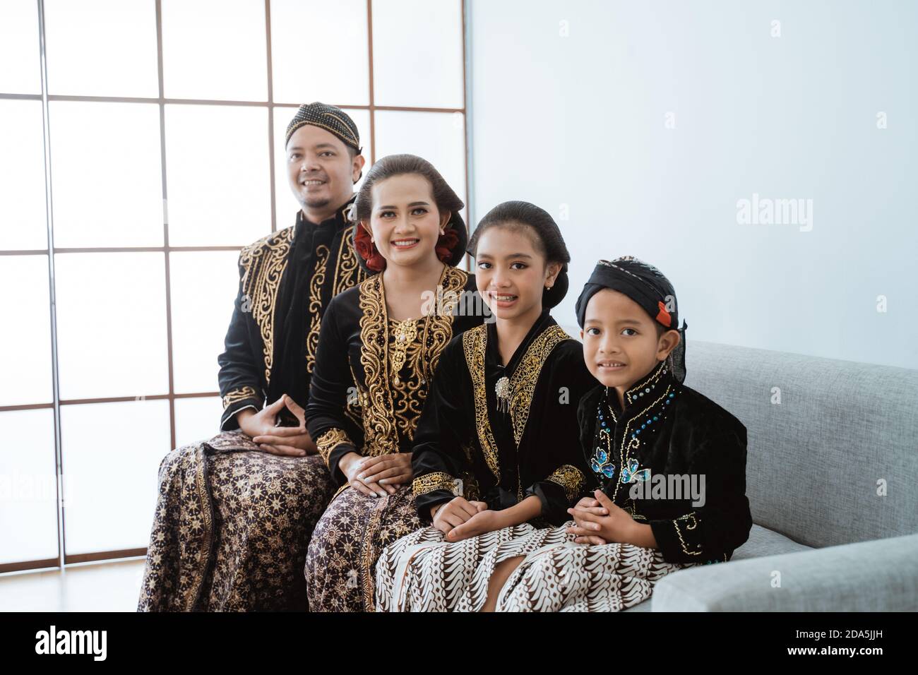 Detail Javanese Traditional Clothes Nomer 22