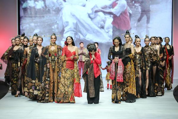 Detail Javanese Traditional Clothes Nomer 29