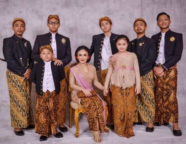 Detail Javanese Traditional Clothes Nomer 31