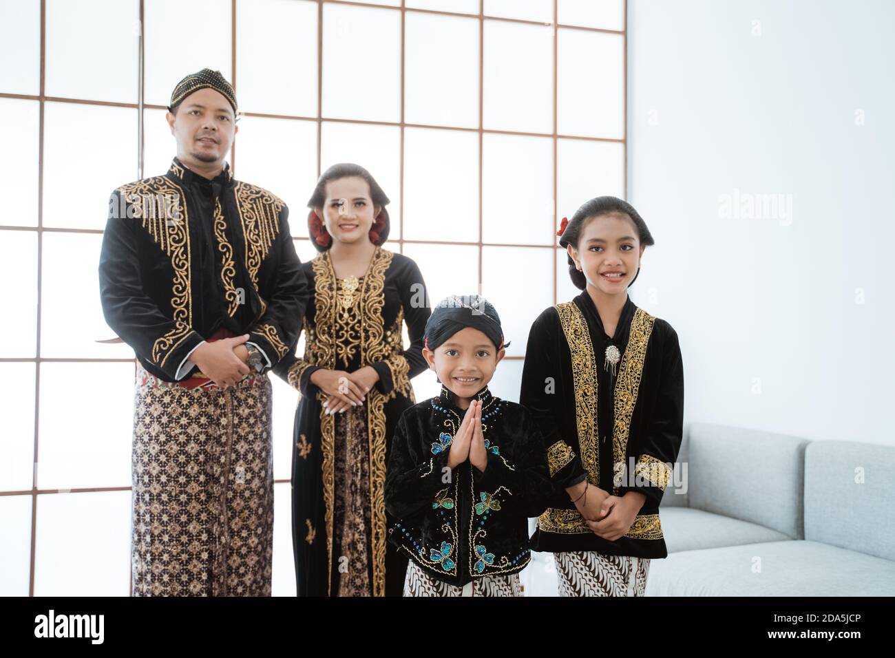 Detail Javanese Traditional Clothes Nomer 33