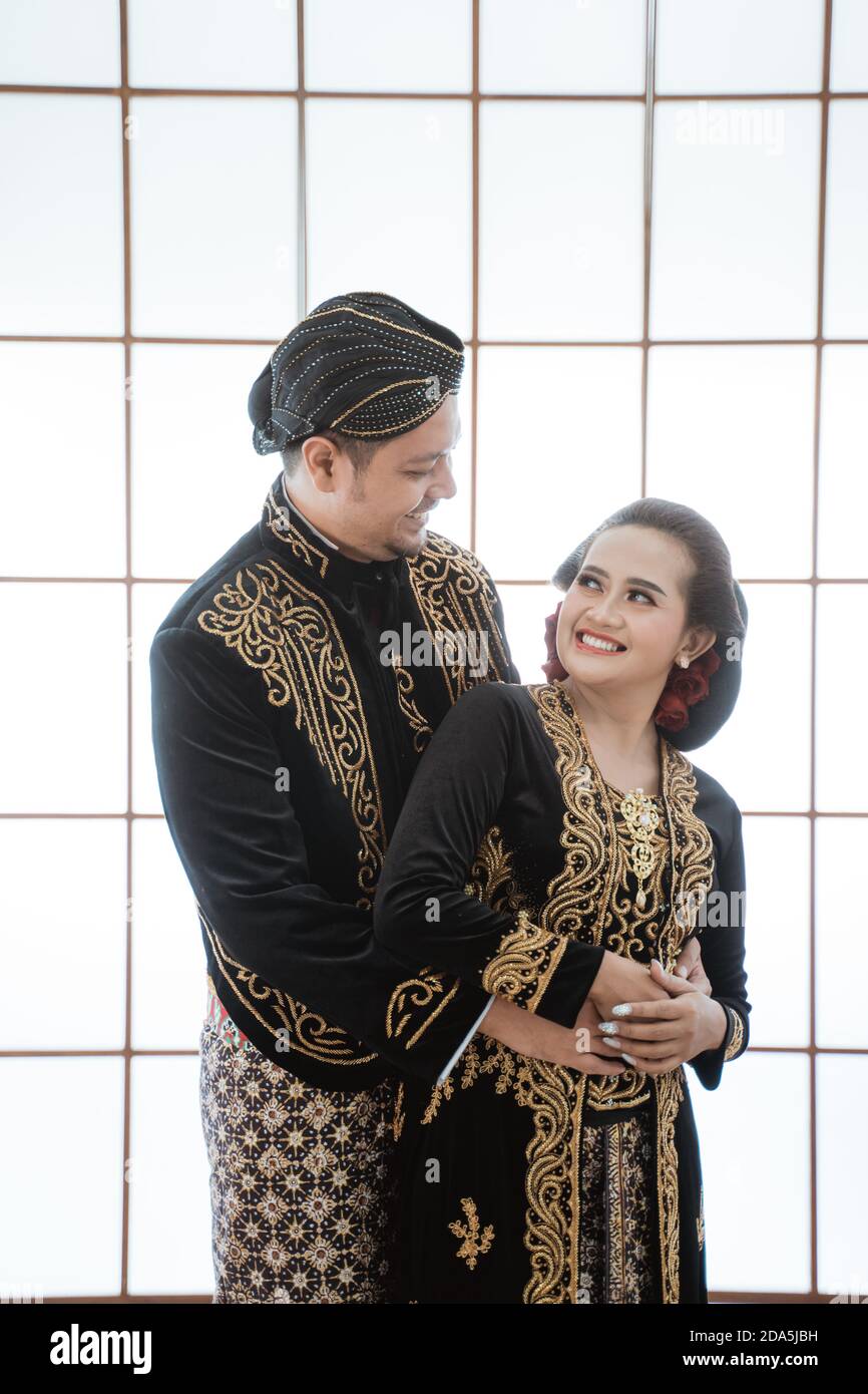 Detail Javanese Traditional Clothes Nomer 37