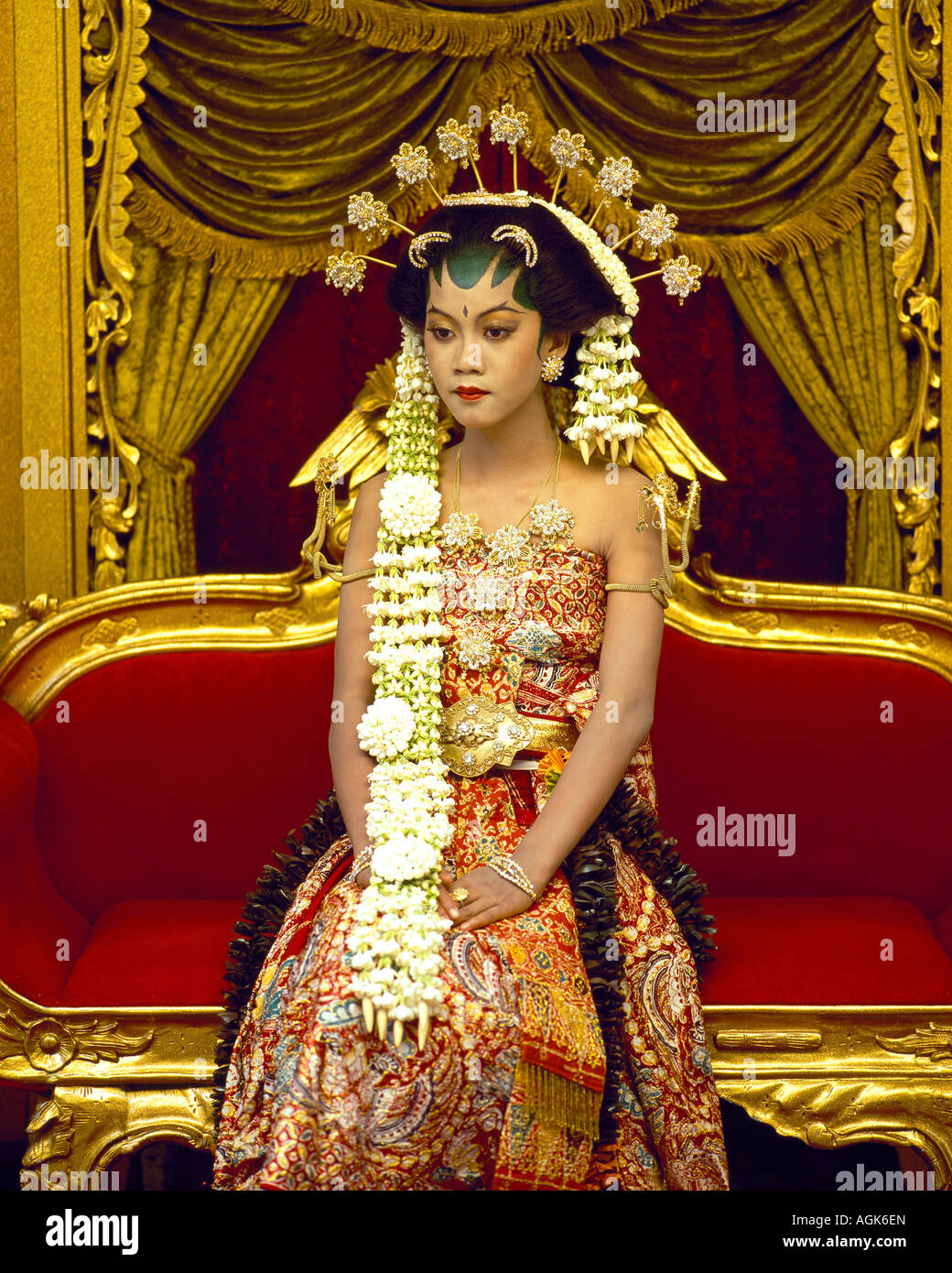 Detail Javanese Traditional Clothes Nomer 6